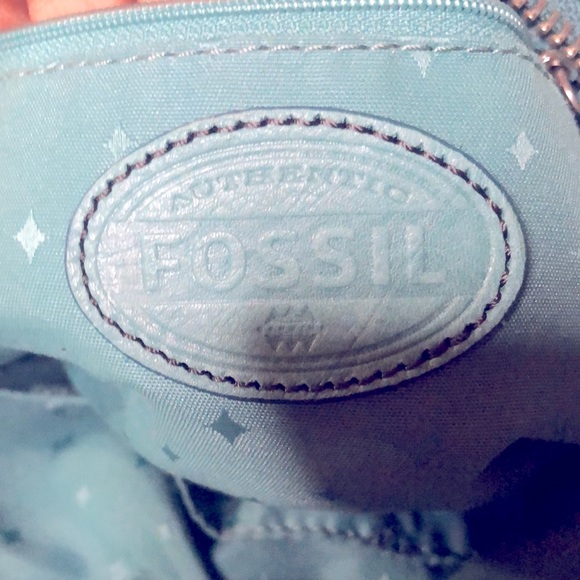 FOSSIL sea foam genuine leather bag. Silver hardware. 3 compartments inside. - Picture 15 of 17